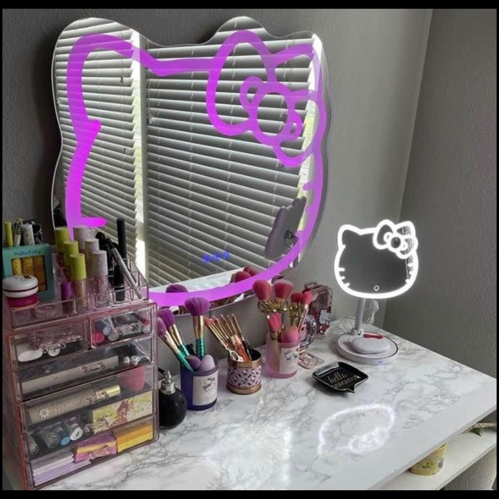 [SOLD] HELLO KITTY SMART WIFI LED WALL MIRROR ✨